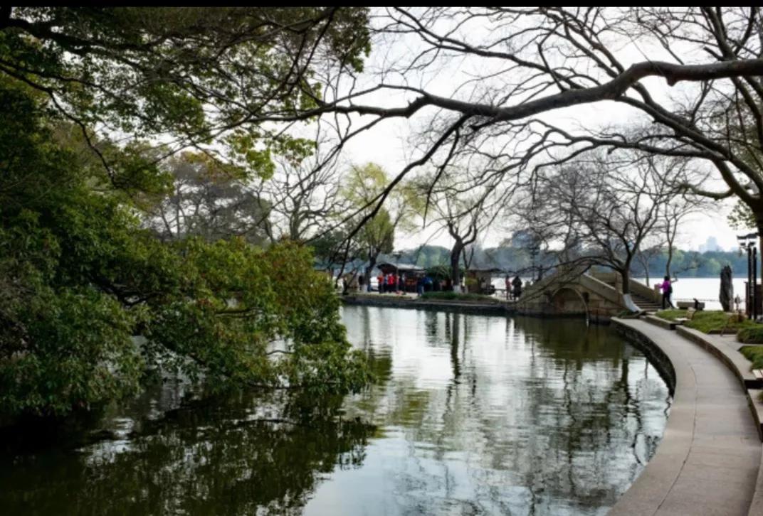 孩子抽烟家长该怎么纠正教育,叛逆期抽烟家长该怎么管制