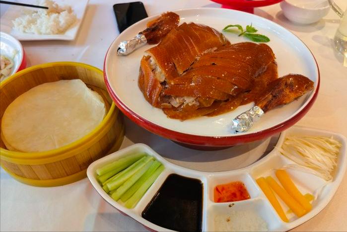 北京哪里可以吃到最正宗的烤鸭,真正的老北京人都在哪里吃烤鸭