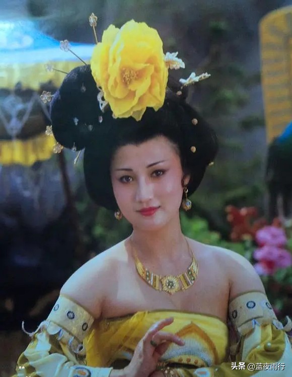 回眸一笑百媚生林芳兵杨贵妃,回眸一笑百媚生林芳兵版本杨贵妃