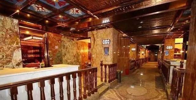 郑州皇家一号涉案警察,郑州皇家一号覆灭记片段