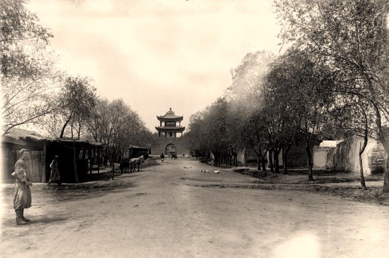 侵华日军*行暴**照片，日本人强迫女子脱下衣服，*辱侮**致死