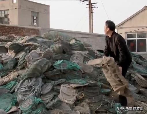 男子50元买海鲜发现是海洋活化石,一男子花10万买海参后续