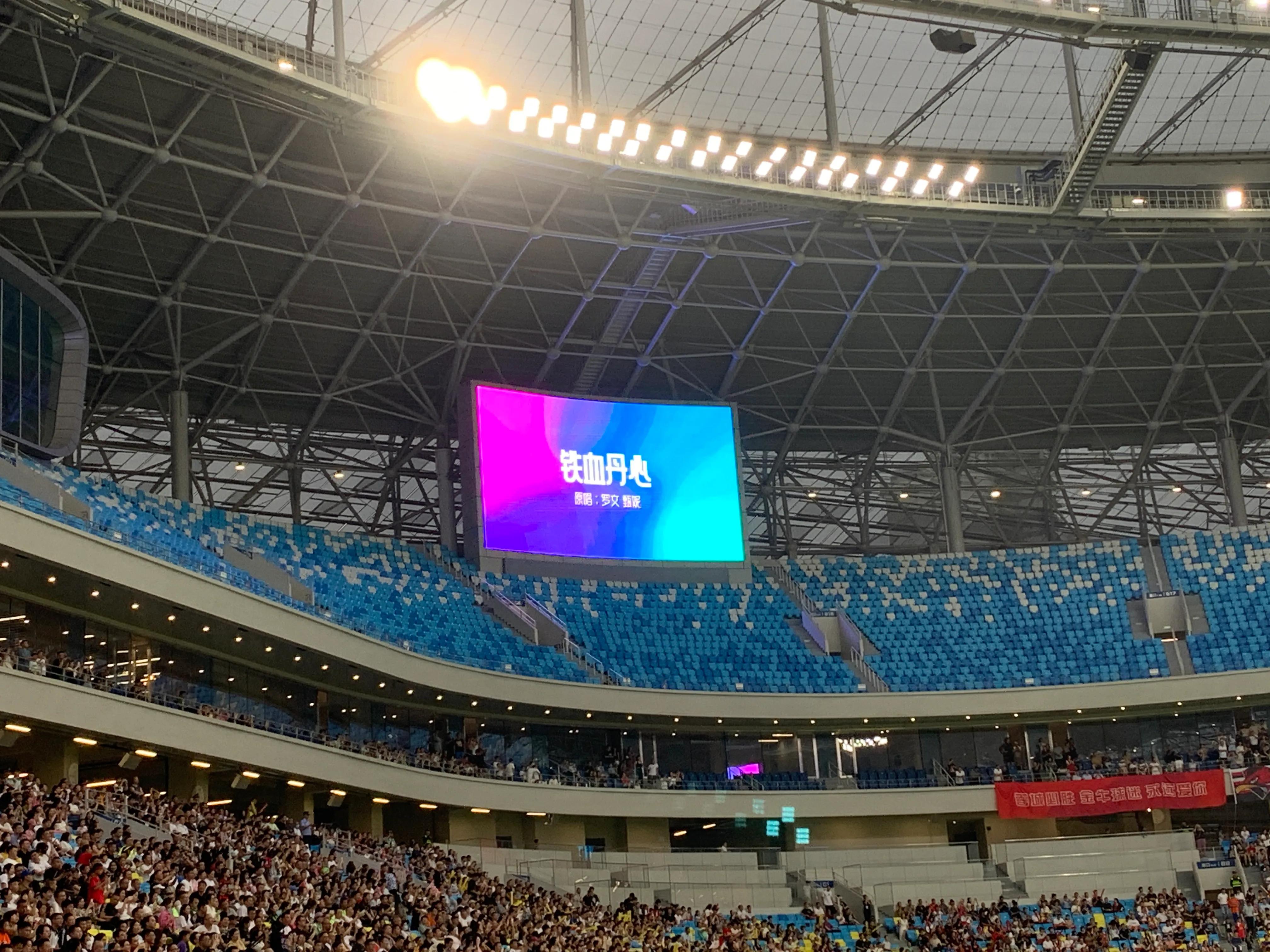 香港足球队黄日华踢人是真的吗,陈百祥对黄日华踢球看法