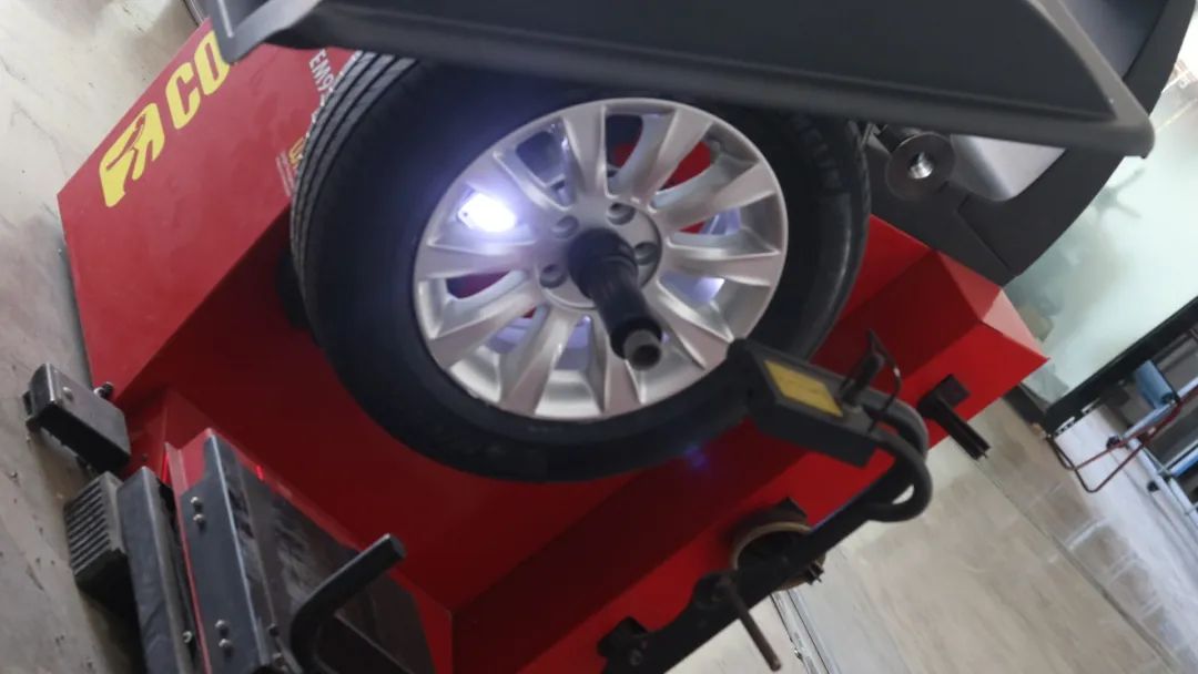 09天籁全车翻新整改多少钱,日产天籁自己撞烂了维修多少钱