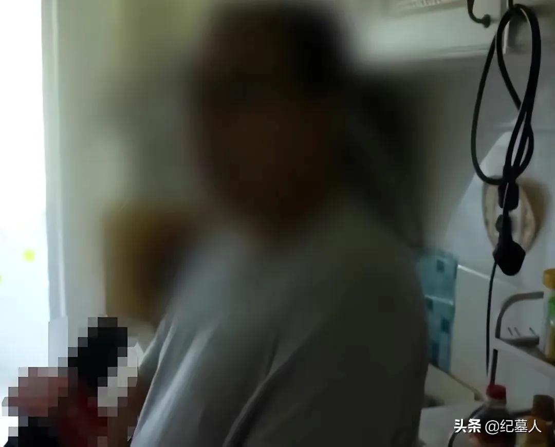 一男子捡到一只乌龟带回家养,男子在野外捡到乌龟越长越不好