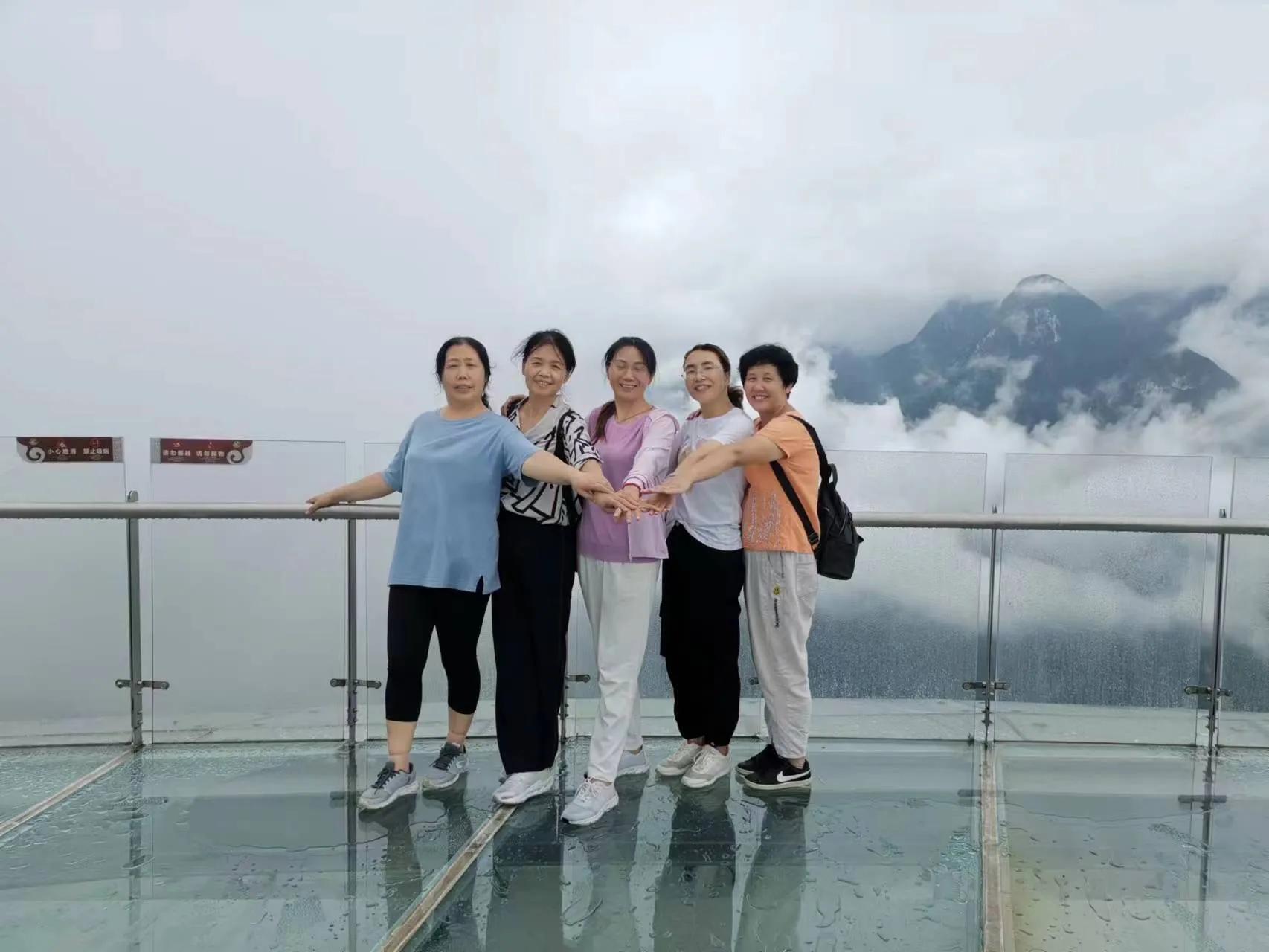 登山避暑日记,避暑山庄一日游的日记