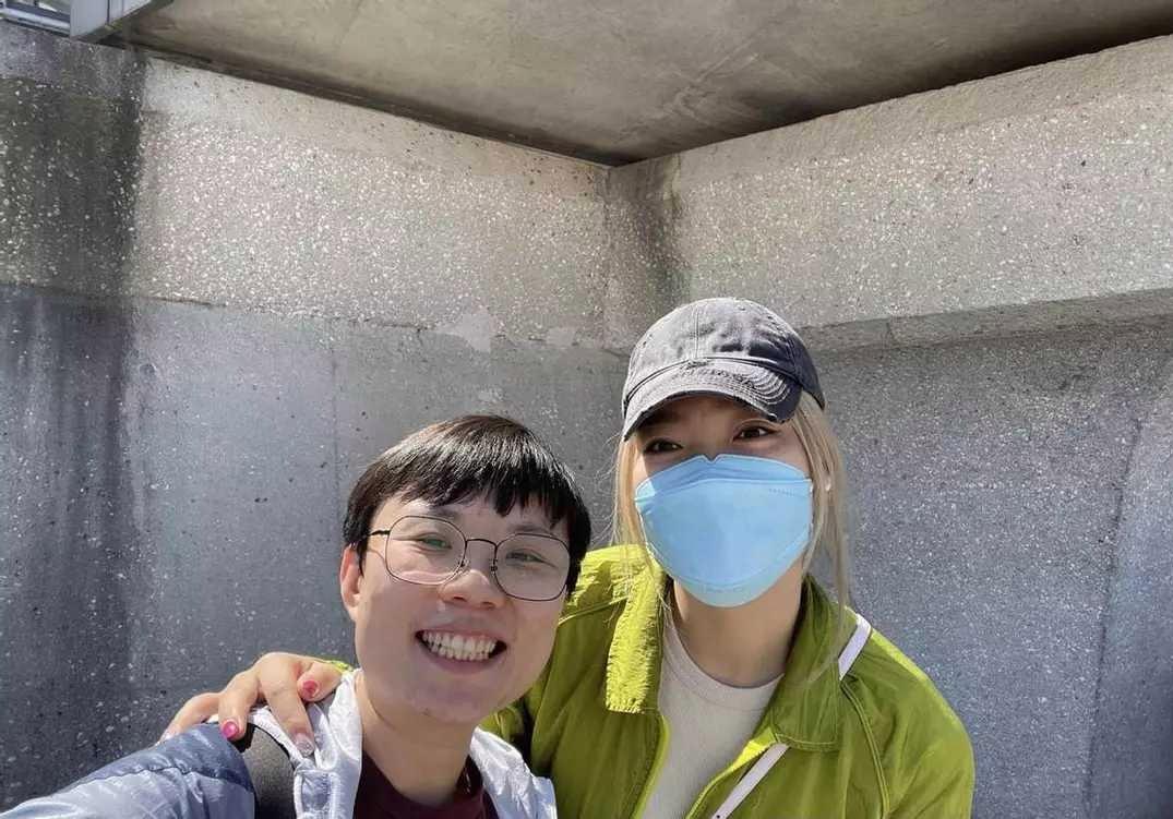 李梦wnba入场绿色穿搭与队友拍照,李梦亮相wnba几分