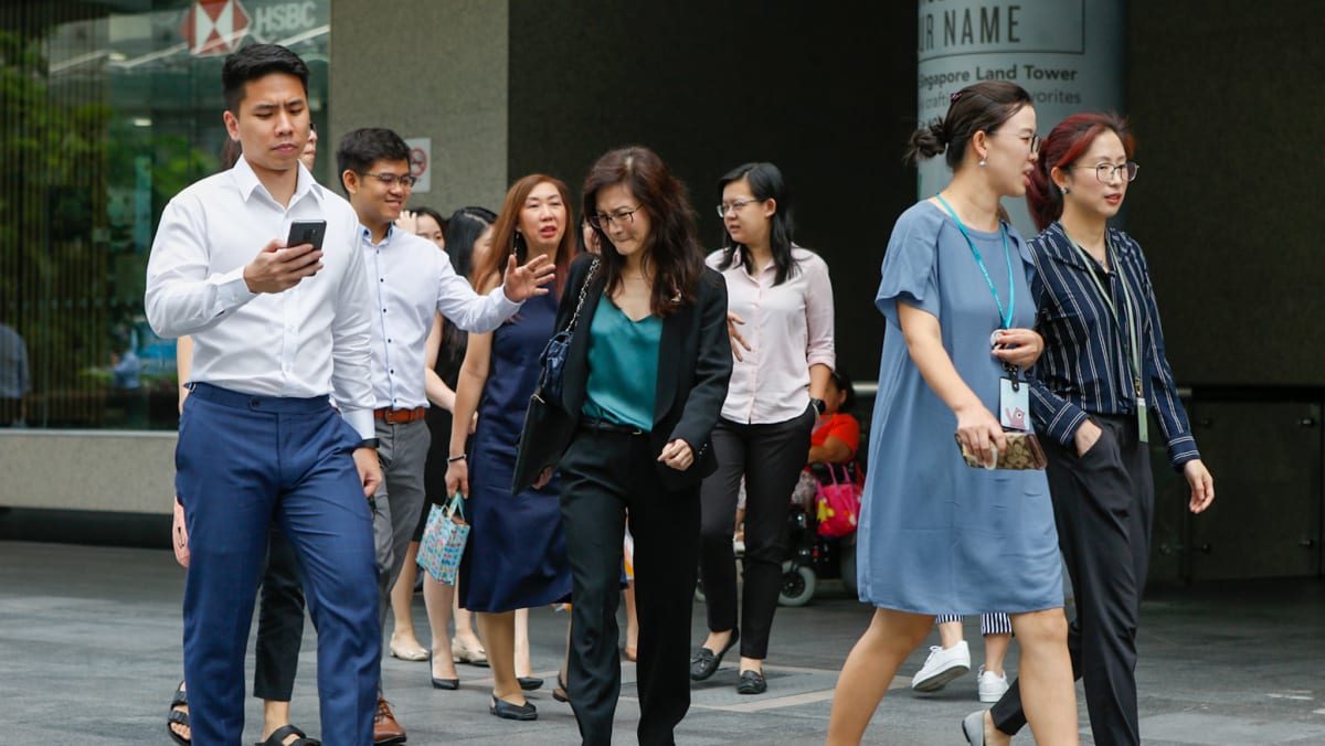 东南亚各国需要工作多久才能买到iPhone14，中国排名有点意外