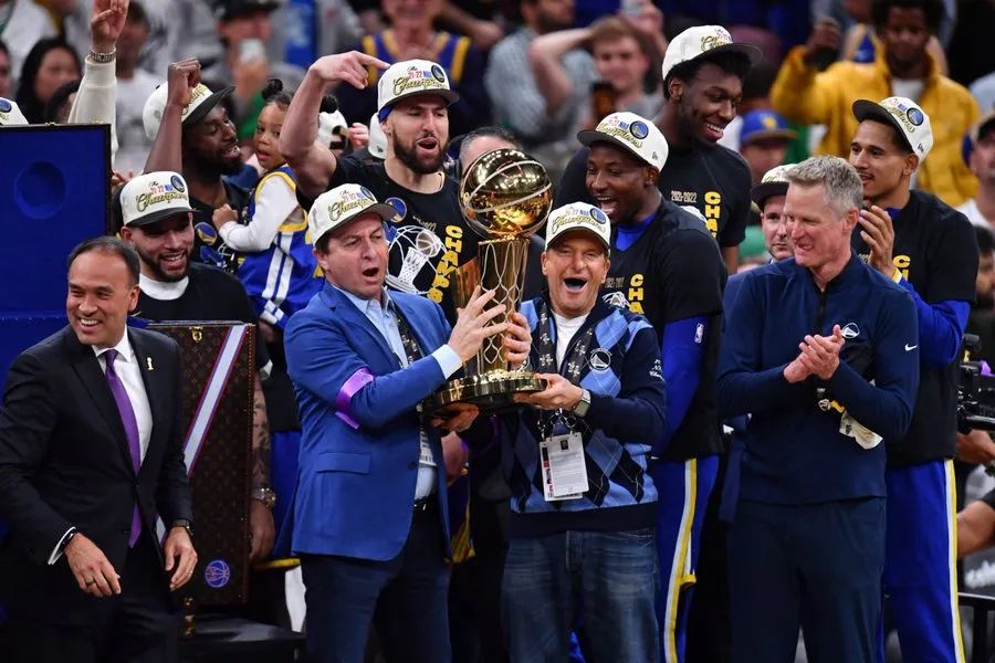 整整70亿美元!恭喜勇士超过湖人!成为NBA历史第一队