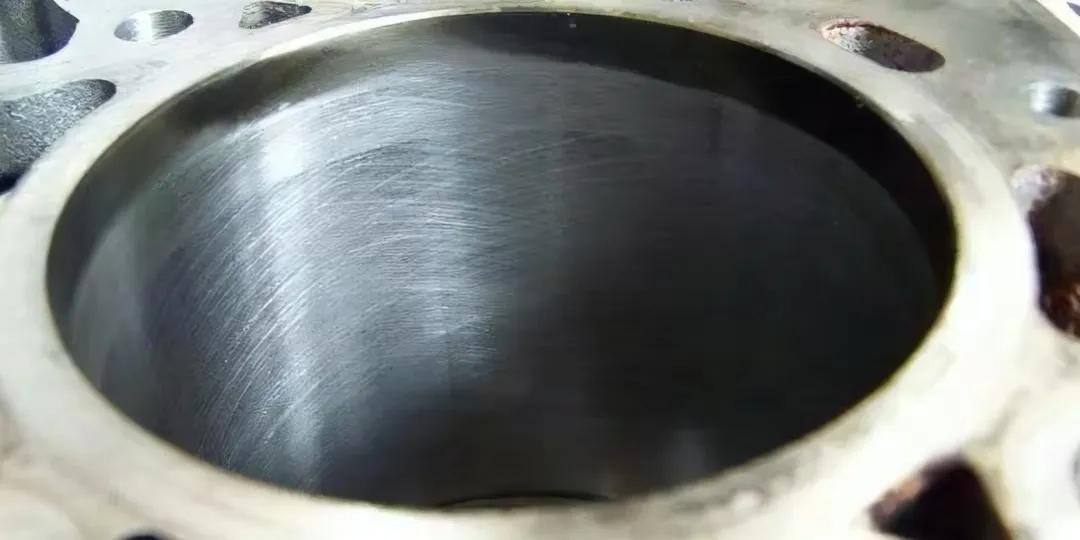 发动机轻微拉缸有什么补救办法,什么情况才导致发动机拉缸