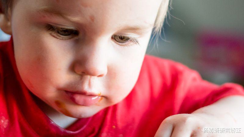 3岁小孩说话有点结巴怎么办,三岁宝宝突然说话结巴是缺营养吗