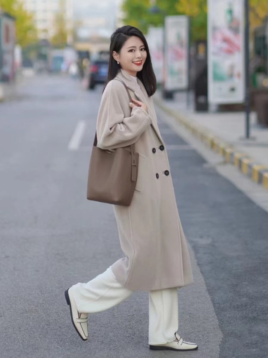 早春穿什么颜色的大衣好看,初冬的大衣怎么选