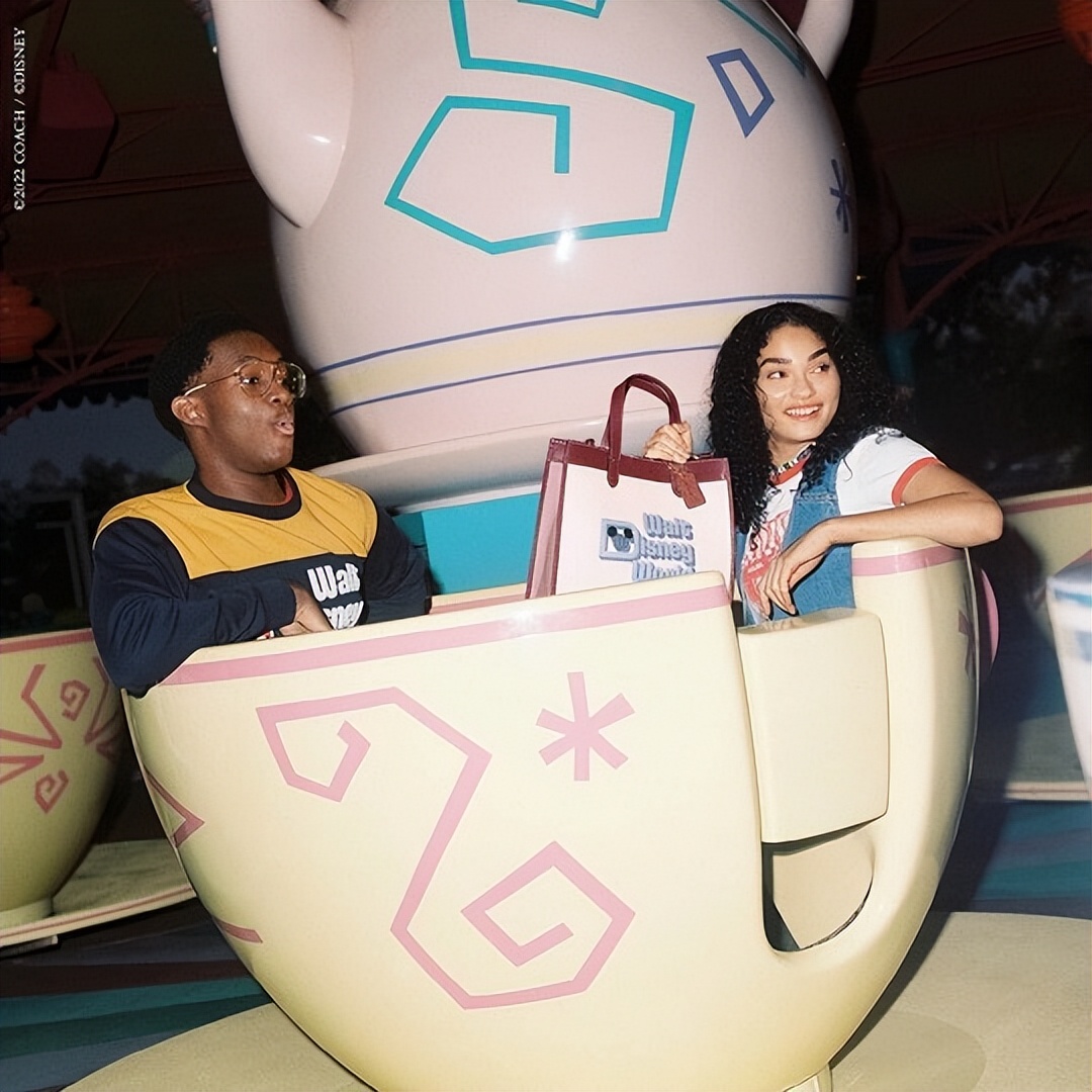 coach和迪士尼联名包米奇,coach双肩包迪士尼联名二手