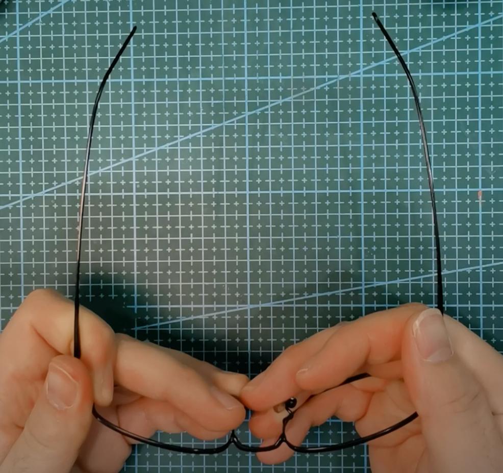 眼镜变形下滑如何解决,眼镜歪了变形了怎么办