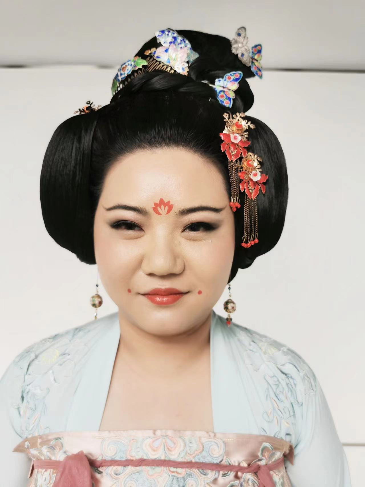 要不要去学习化妆,要不要去培训机构学化妆