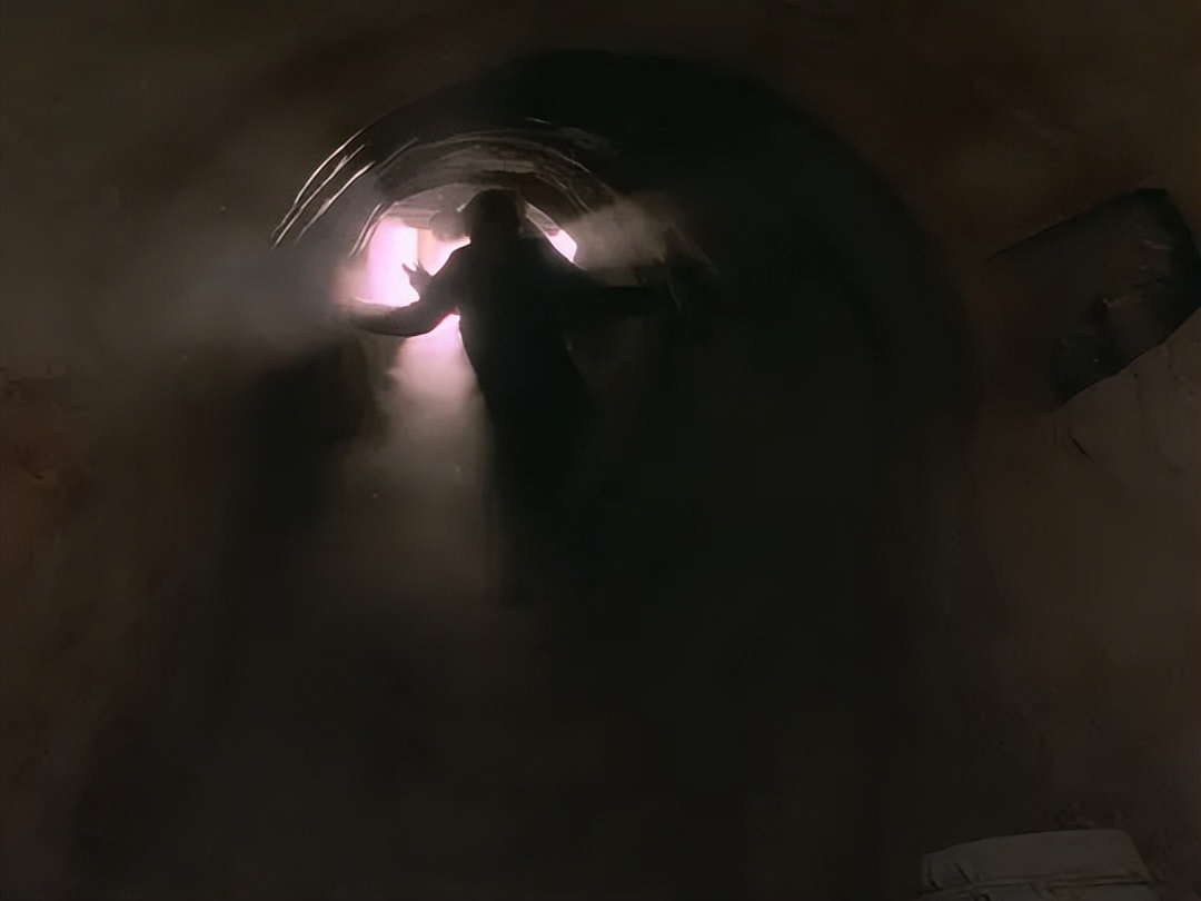 *窥偷**、*虐性**、不伦恋，这部90年代的电影戳破了压抑扭曲的人性欲望