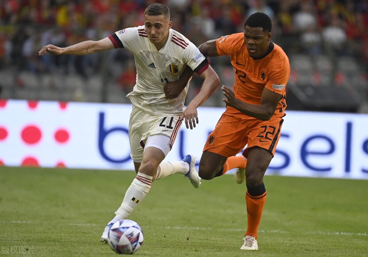 曼联后卫万比萨卡该不该给红牌,曼联精选右后卫万比萨卡