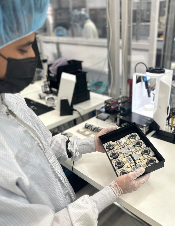 未来大脑植入芯片,人的大脑能植入芯片变得更聪明吗