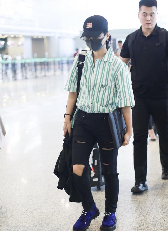 周笔畅牛仔装搭配,周笔畅白色直筒裤搭配