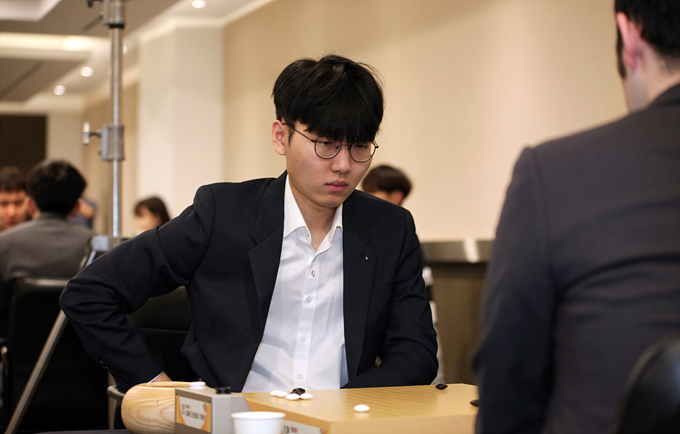 柯洁战胜朴廷桓中国队卫冕农心杯,lg杯柯洁击败朴廷桓