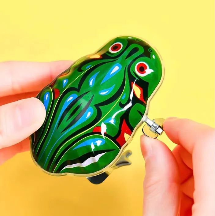 温州小伙摆地摊,摆摊小伙卖文具