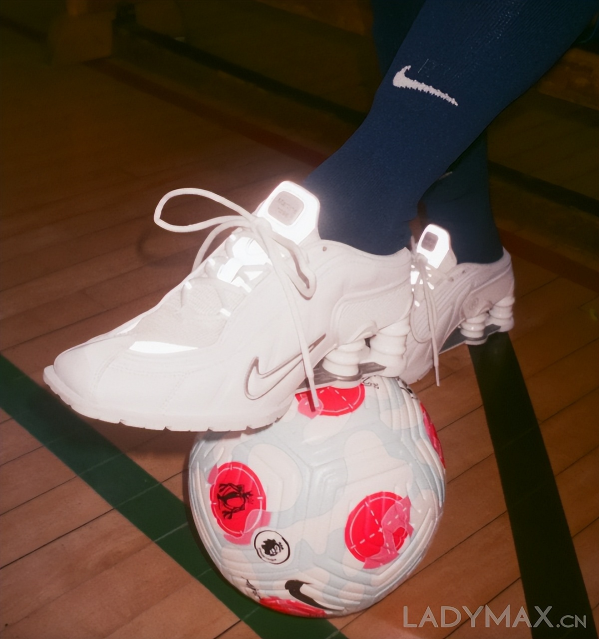 李宁nike跑鞋对比,球场上穿李宁和nike