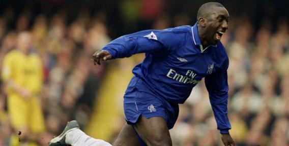 足球运动员大腿肌肉,大腿粗壮足球球员