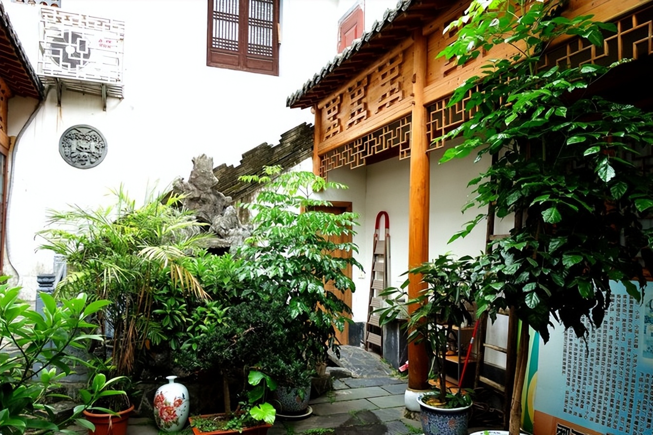 景德镇陶瓷之都在哪里,逛景德镇陶瓷城