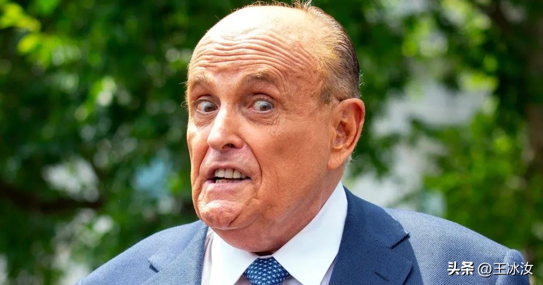 前美国英雄市长朱利安尼为何沦落？性侵下属，还要求裸体办公