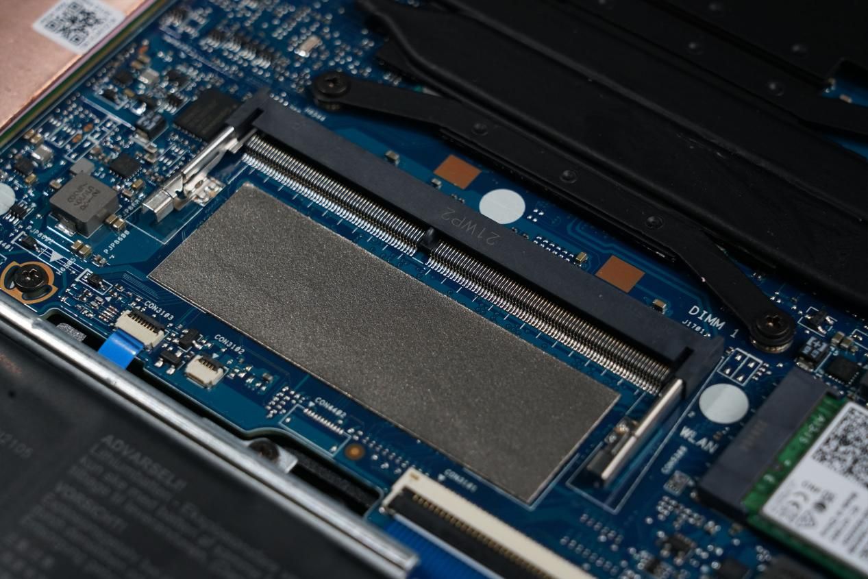 120hzoled屏幕的笔记本电脑,全球首款27寸240hzoled