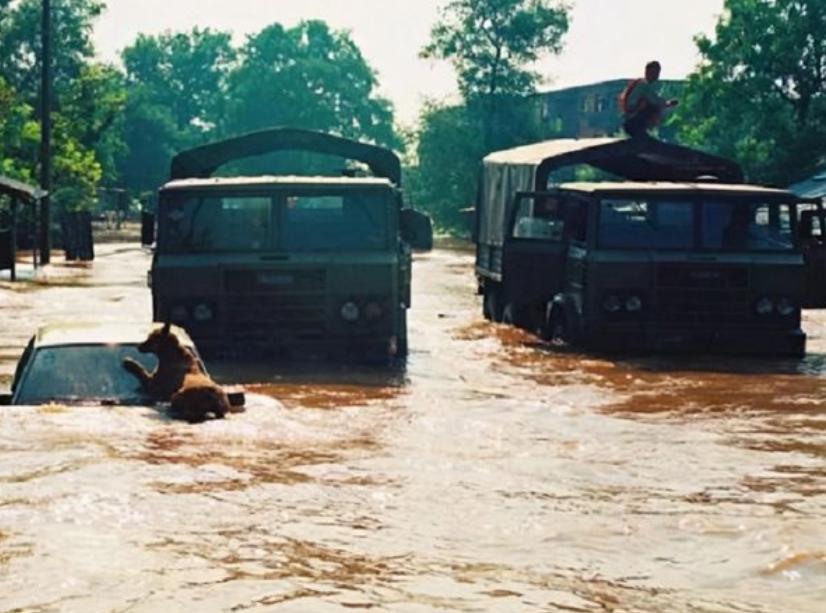 98抗洪荆州大堤有没有决口,98年长江抗洪牺牲了多少官兵