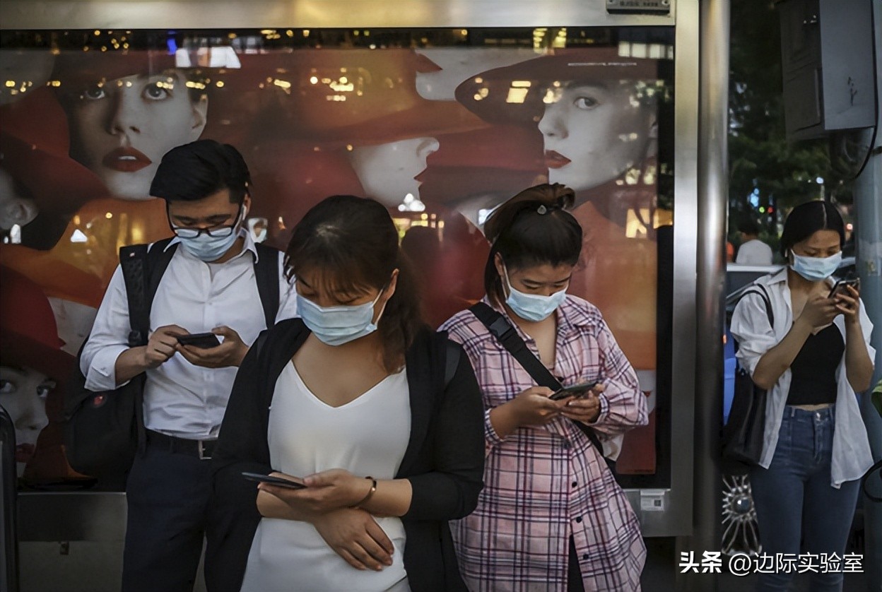 边境重新开放，大量香港人急于前往内地购买更便宜的房子