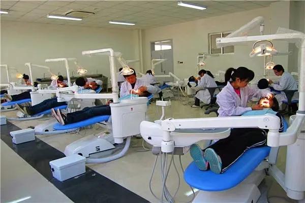 上卫校学什么专业工资高,初中毕业卫校学什么专业最好