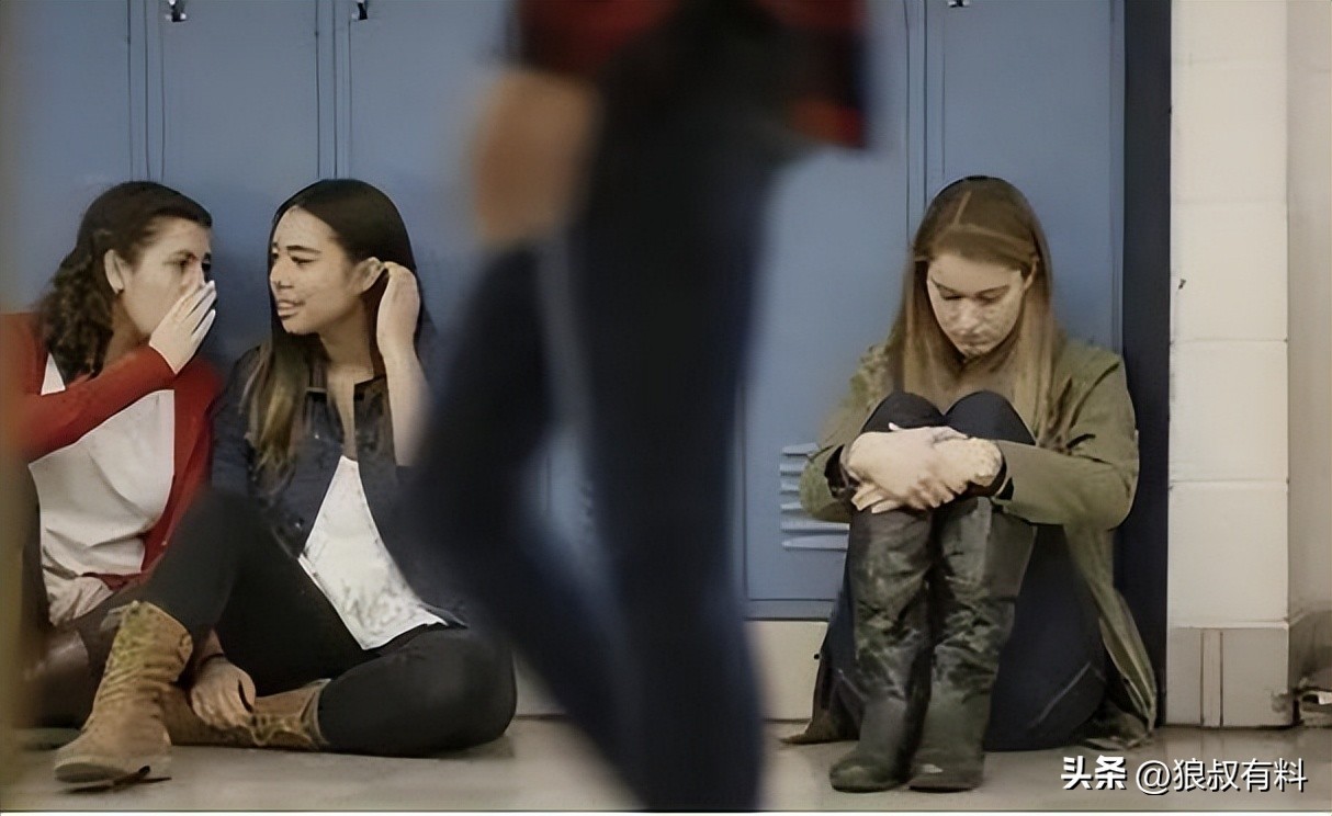 她拿烟头烫同学，逼吃头发，法庭上：快点判，我下个月过生日呢