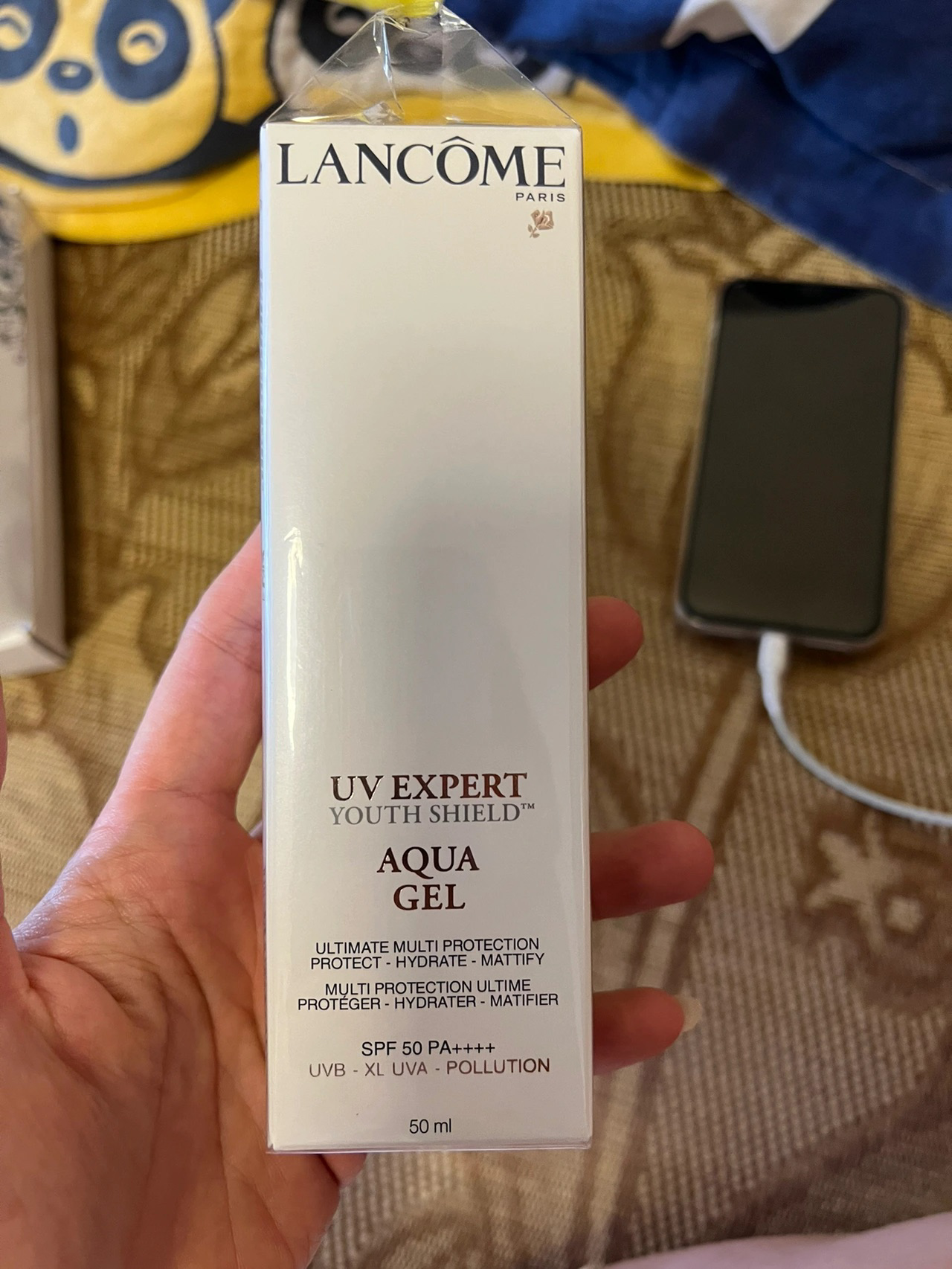 先涂防晒霜还是素颜遮瑕护肤霜,先涂防晒霜还是隔离霜化妆顺序