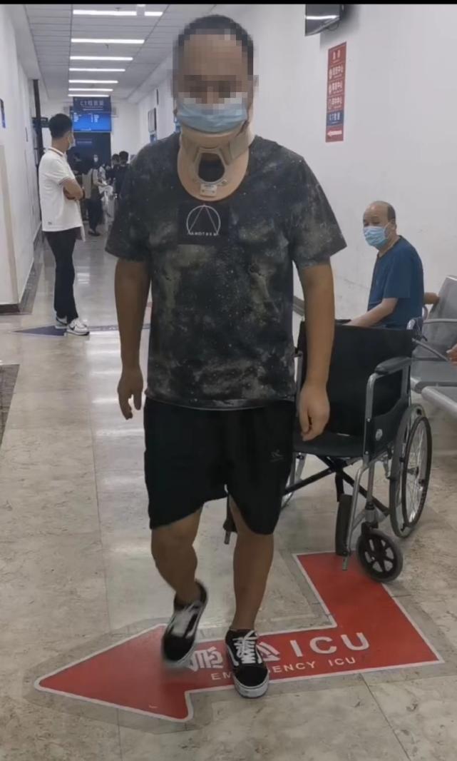 救治背部被砸伤男子,男子救人被砸中在icu抢救超24小时