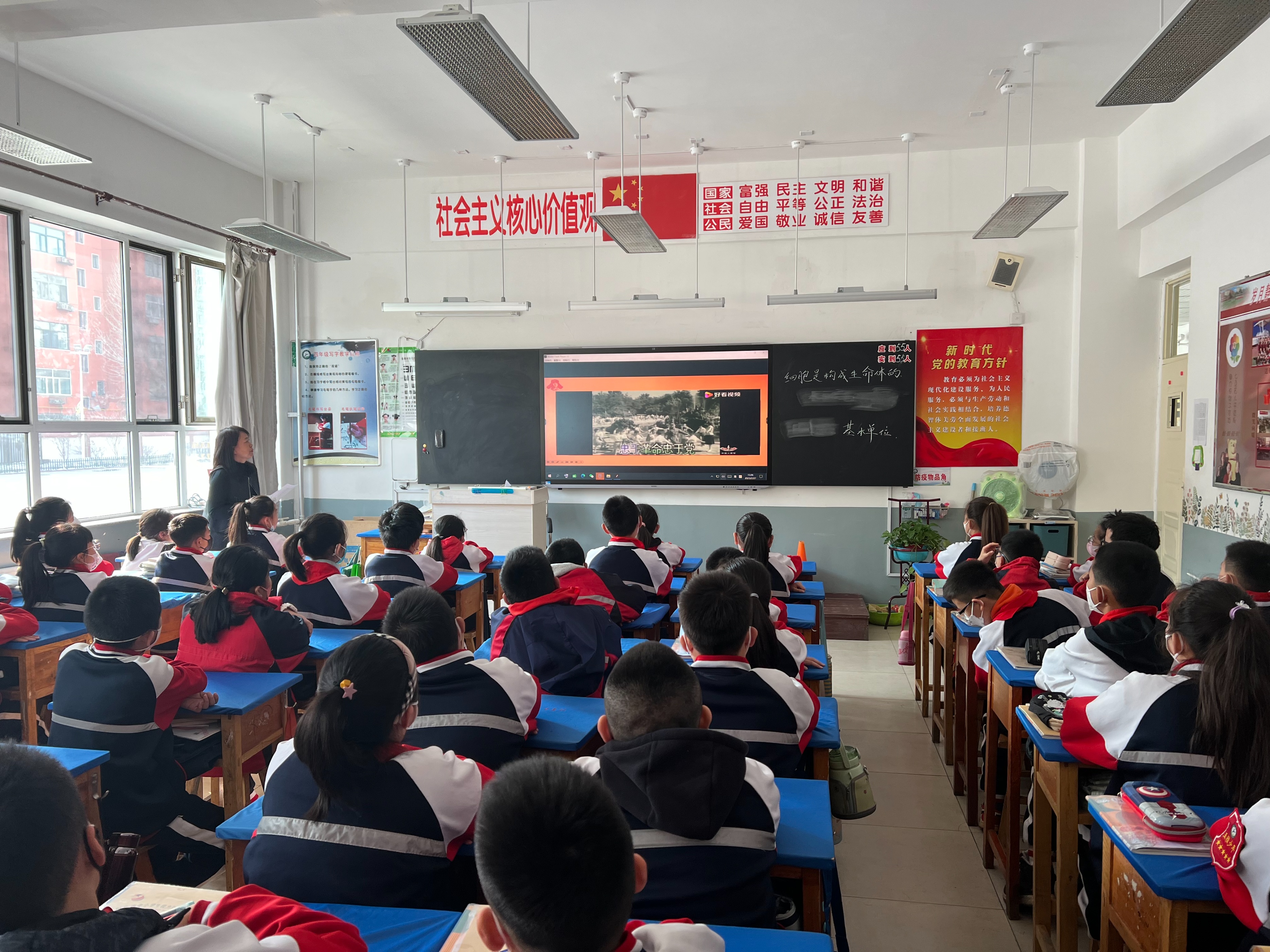 弘扬雷锋精神——包头市包钢实验二小举行学雷锋系列主题活动