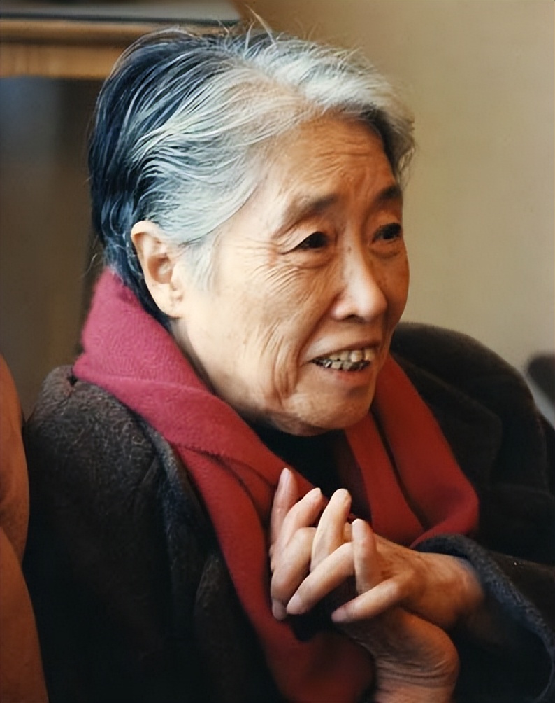 2004年毛刘两家聚会，刘源拉着李讷儿子问：像不像毛伯伯那张照片