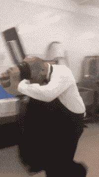 女朋友平胸是什么心理,女生平胸如何安慰