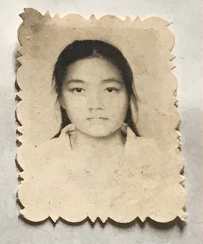 1991年黑白半寸照：都是漂亮美少女，纯朴自然很美丽