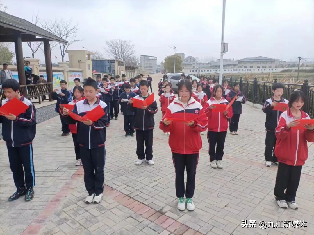 湖口学宫举行孔子圣像揭幕仪式,彭泽县令陶渊明雕像