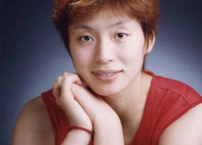 篮球巨星姚明现在的年龄有多大了,姚明为什么退役六年才入选名人堂