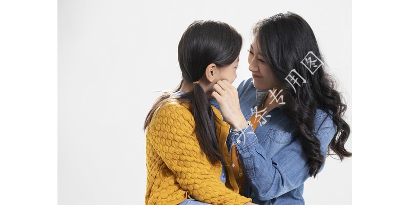 年年过生日女儿都迟到,今年我去接她,到门口后我愣了,默默离开