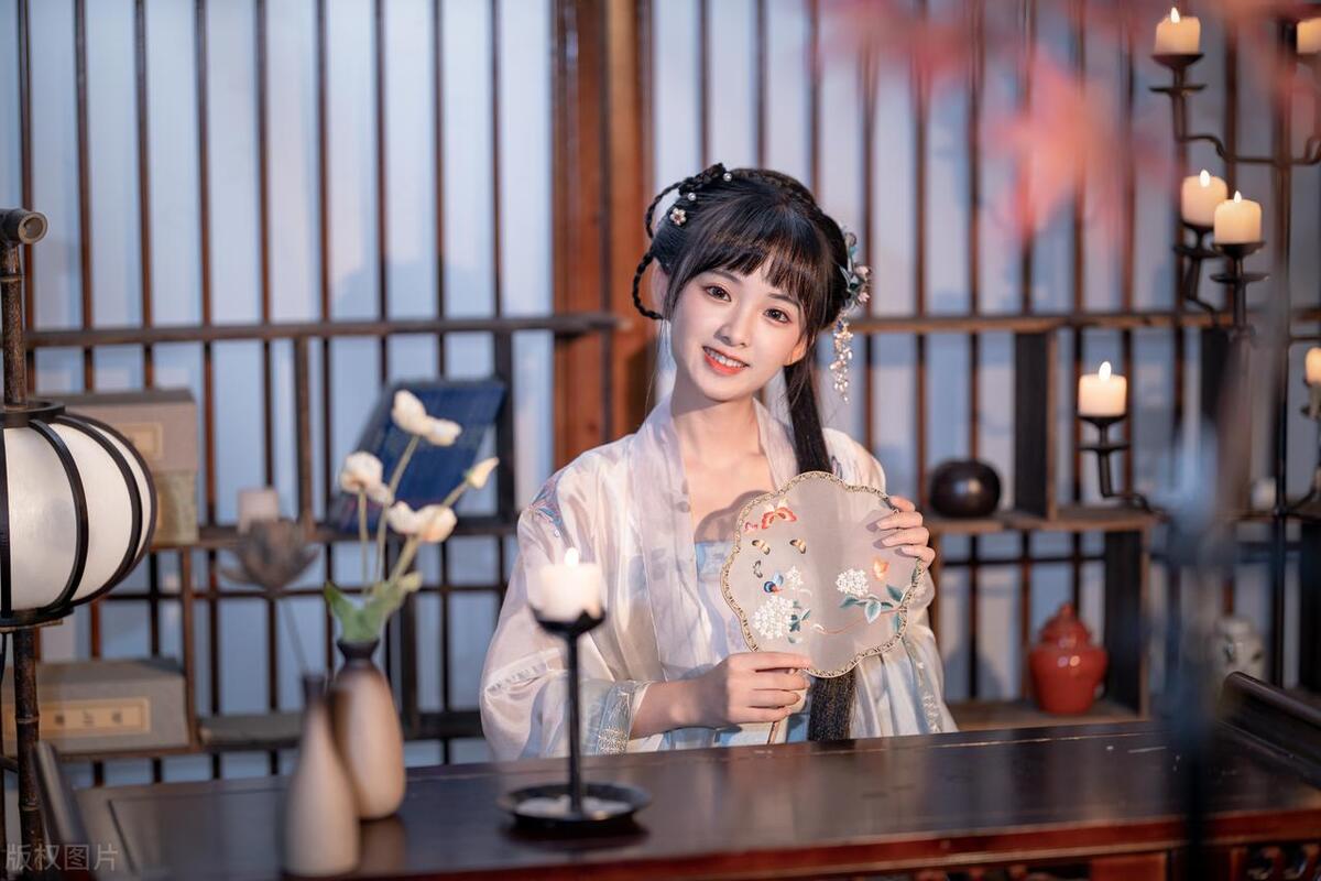 一天一首古诗词90：《花非花》，提升记忆力