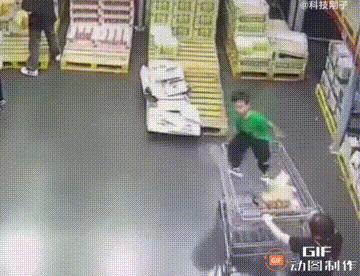 深圳山姆儿童摔下购物车,山姆超市小孩摔下购物车