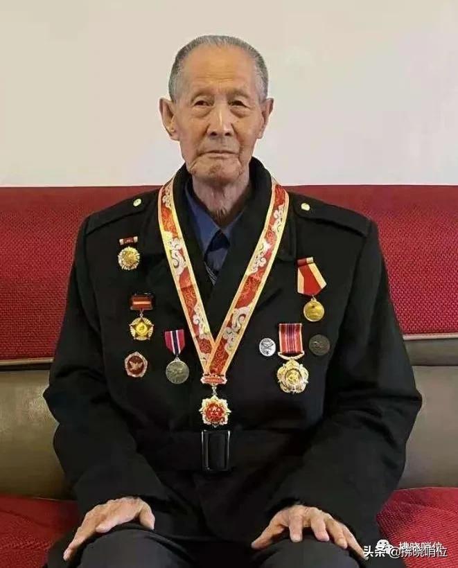 老战友四十年相聚联谊会上的感言,老战友40年后相逢重温战友情