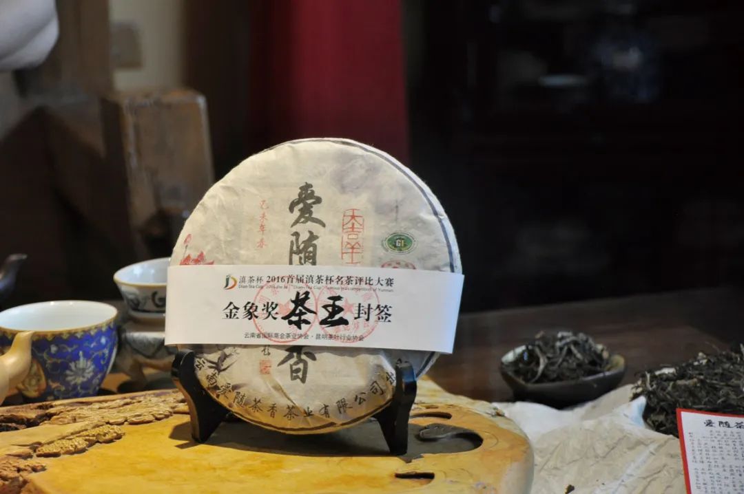 喜讯︱匠心茶人张明春先生荣获“国茶人物·制茶大师”荣誉称号