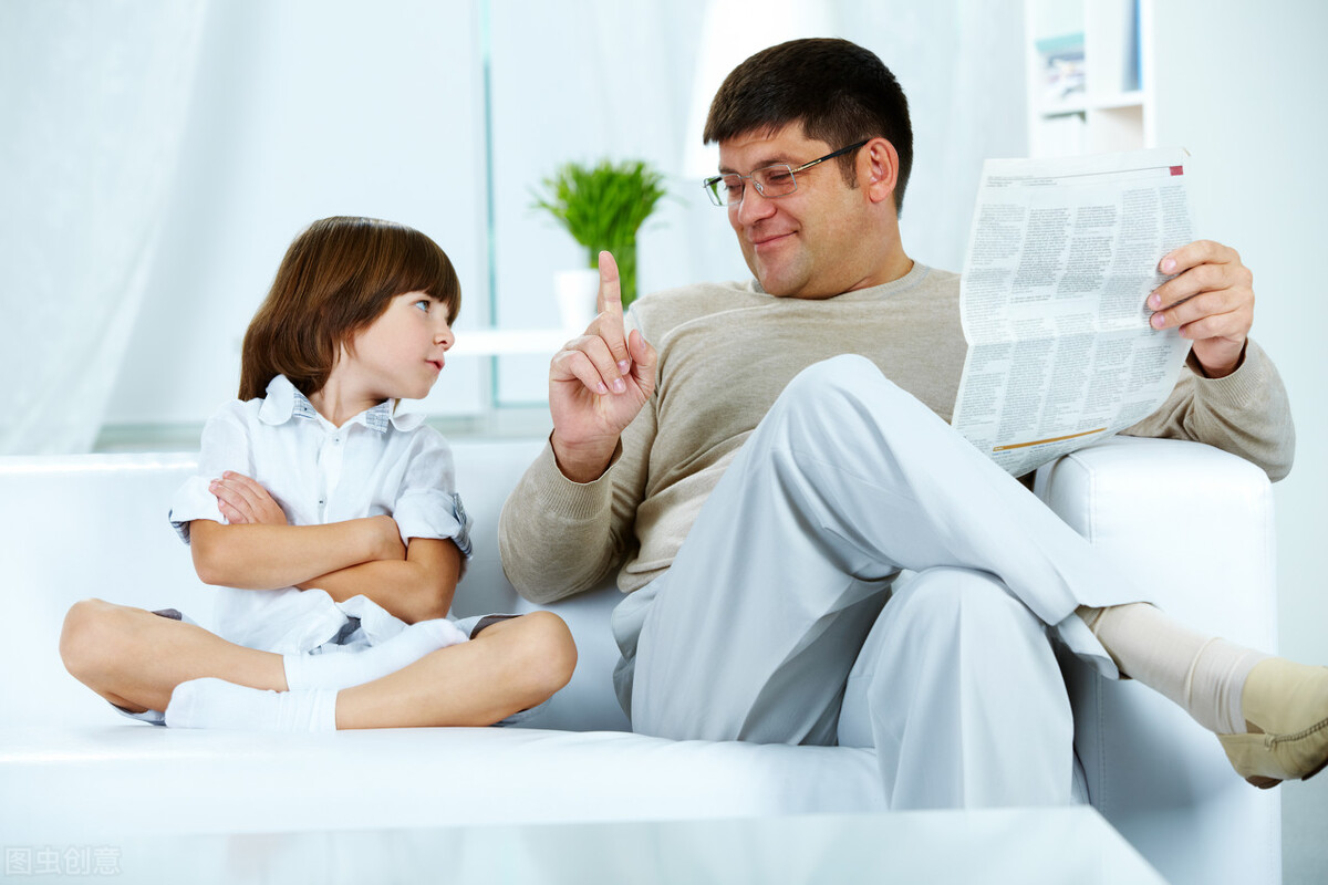 面对调皮的孩子我们应该怎么办,对待淘气的孩子应该怎么做