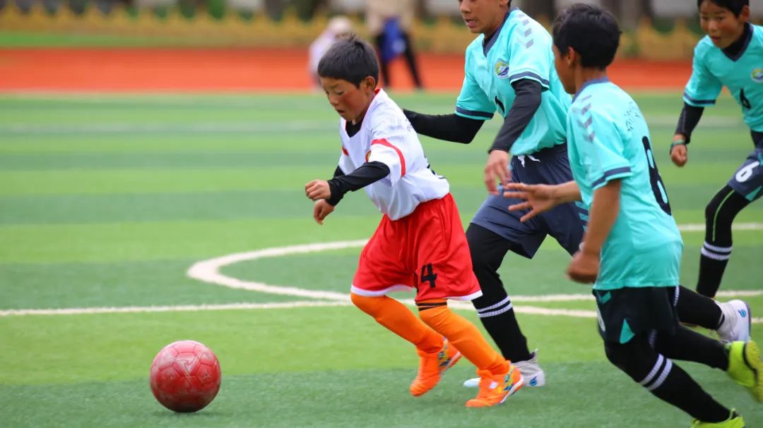 少年篮球赛场面,少年足球联赛视频