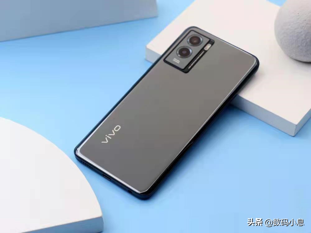 vivo爆发6500mAh新机，12+256G+6nm，售价是亮点